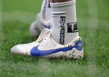 Detalle de las botas del portero del Newcastle nacido en Biberach an der Rib (una ciudad de Alemania capital del distrito de Biberach) Loris Karius.
