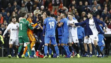 La tangana entre jugadores del Valencia y del Getafe se ha saldado con cuatro partidos de sanci&oacute;n para Diakhaby, Dami&aacute;n Su&aacute;rez y Cabrera, y dos para Jaime Mata.