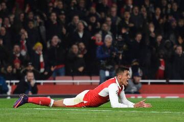 Alexis Sanchez appeals after being fouled in the area leading to a penalty and Arsenal's first goal