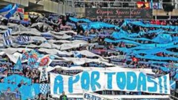 <b>¡A POR TODAS! </b>El pancartón de la Curva en el derbi resume el sentir de la grada, el equipo y el club.
