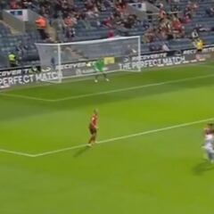 ¡Como un '10'! Brereton se lució con esta asistencia en el Blackburn