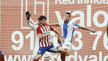 Tuvo su debut en Liga en abril de 2016 siendo titular en la goleada al Betis por 5-1. El central ha tenido una carrera exótica y acaba de fichar por el Levski Sofia. Salió de España tras firmar con el Deportivo, Rayo y Recreativo para probar suerte en Holanda, en el Twente y en el NAC Breda. Desde este enero lo hará en Bulgaria.