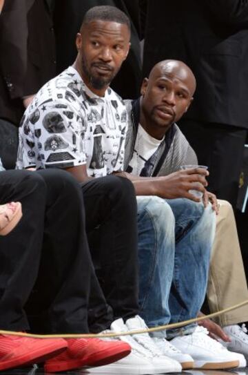 El actor Jamie Foxx y el boxesador Floyd Mayweather Jr. presenciaron el partido de las Finales entre Miami y San Antonio en el American Airlines Arena.