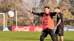 Todos test 'negativos' antes de viajar para el debut con Chile