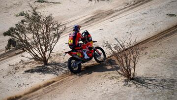 Toby Price con la KTM en Arabia.