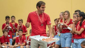 Roger Federer invita a pizza.