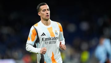 Lucas Vázquez entrena con el Real Madrid.