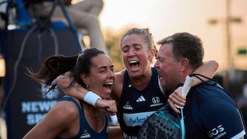 Sofi Araujo, Marta Ortega y Carlos Pozzoni, el entrenador, de fiesta.