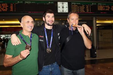 Enri Salinas, Darío Brizuela y Javi Salvo, a su llegada a Málaga.