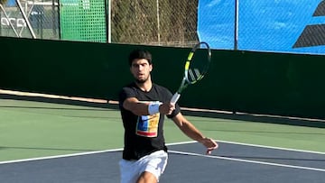 Carlos Alcaraz entrenando.