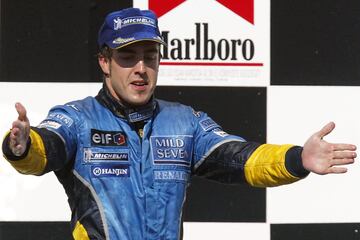 Alonso salió desde la pole y logró el primer triunfo español de la historia de la Fórmula 1 en Hungaroring con el Renault R23. Completaron el podio Raikkonen (McLaren) y Montoya (Williams). La de 2003 era su segunda temporada completa en el Mundial tras el debut en 2001 con Minardi. 