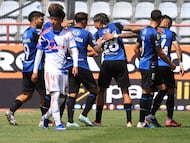 Futbol, Huachipato vs Universidad de Chile
Segunda fecha, campeonato Nacional 2026.
El jugador de Huachipato Maximiliano Gutierrez, centro, celebra con sus compañeros su gol contra Universidad de Chile durante el partido de primera division disputado en el estadio CAP de Talcahuano, Chile.
08/02/2026
Eduardo Fortes/Photosport
Football, Huachipato vs Universidad de Chile
2nd date, 2026 National Championship.
Huachipato player Maximiliano Gutierrez, center, celebrates with teammates after scoring against Universidad de Chile during the first division match held at the CAP stadium in Talcahuano, Chile.
08/02/2026
Eduardo Fortes/Photosport
