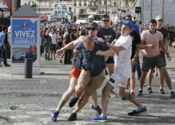 Brutales imágenes de los hooligans liándola de nuevo en Marsella