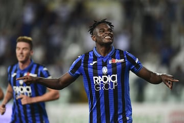 Duván Zapata es el colombiano con más goles en Italia, contando la Serie A, la Copa y la Supercopa. En total tiene 78 goles, 74 son por liga y 4 por Copa. Los anotó jugando para Atalanta, Napoli, Sampdoria y Udinese. Además, es el jugador que más goles ha marcado en una temporada, 26, en la 2018-19.