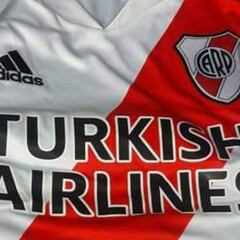 Se filtraron imágenes de la nueva camiseta titular de River