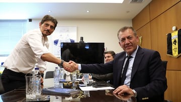Panathinaikos BC owner Dimitris Giannakopoulos (L) shakes hands with Deputy Minister of Sports Giannis Vroutsis (R) during a meeting at the Ministry of Sports, in Athens, Greece, 04 June 2025. Deputy Minister of Sports Giannis Vroutsis invited Panathinaikos BC owner Dimitris Giannakopoulos and Olympiacos BC owners Giorgos and Panagiotis Angelopoulos to an urgent meeting to discuss the resumption of the now suspended Greek Basketball League championship series between both teams.