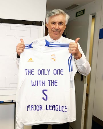 Con la primera Liga que conquistó con el euipo blanco, Ancelotti se convirió en el primer entrenador en ganar un campeonato de las cinco grandes Ligas: España, Inglaterra, Francia, Alemania e Italia.