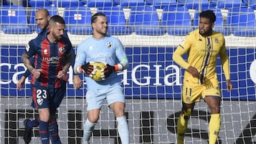 El Huesca sale del descenso esta jornada y todo lo debe al gran acierto de su meta. Álvaro Fernández fue un auténtico muro, con cuatro paradas clave y un despeje por alto, para dejar la portería a cero.