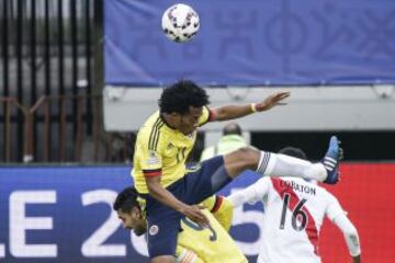 Pékerman y los protagonistas de Colombia-Perú en primer plano