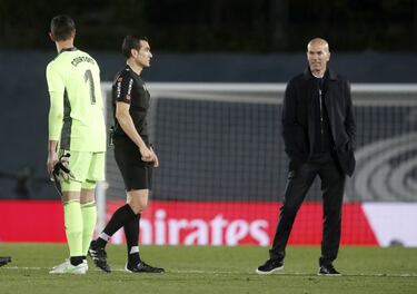 Zidane slams referee after controversial Sevilla penalty