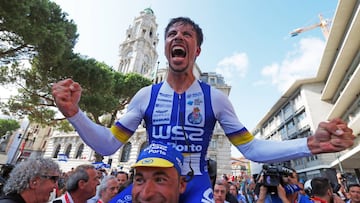 Joao Rodrigues celebra su victoria en la clasificación general de la Volta a Portugal.