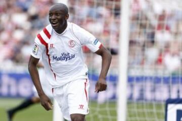 M'bia celebra el 1-1.