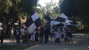 Los fanáticos se manifestaron durante la mañana de este lunes.