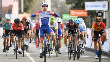 Bonizafio triunfa por delante de Cortina en un ag車nico final