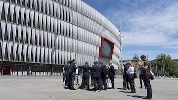 Visita de la FIFA, junto a los miembros de la candidatura, al estadio de San Mamés.