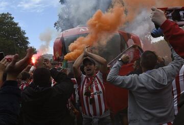 Los seguidores del Sporting de Gijón protagonizaron graves incidentes, con la policía, a la llegada del autobús del Sporting, en las inmediaciones del Molinón. 
