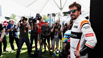 MELBOURNE, AUSTRALIA - MARCH 23: Fernando Alonso of Spain and McLaren Honda poses for a portrait during previews to the Australian Formula One Grand Prix at Albert Park on March 23, 2017 in Melbourne, Australia.  (Photo by Mark Thompson/Getty Images)