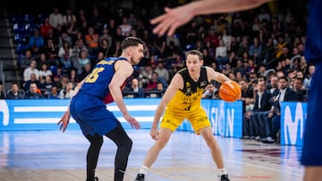Marcelinho Huertas, defendido por Tomas Satoransky.