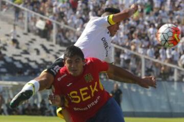 Ftbol, Colo Colo v Unin Espaola.
Primera fecha, Campeonato de Clausura 2016.
El jugador de Unin Espaola, Dagoberto Currimilla, abajo, disputa el baln con Andrs Vilches de Colo Colo durante el partido de primera divisin en el estadio Monumental de Santiago, Chile.
16/01/2016
Felipe Zanca/Photosport*****

Football, Colo Colo v Union Espanola.
First date, Clousure Championship 2016.
Unin Espaola's player, Dagoberto Currimilla, down, battles for the ball against Andrs Vilches of Colo Colo during the first division football match at the Monumental stadium in Santiago, Chile.
16/01/2016
Felipe Zanca/Photosport