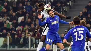 Vrsaljko pugna con Pogba por un balón.