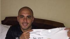 James regala camiseta del Real Madrid a hijo de Omar Pérez