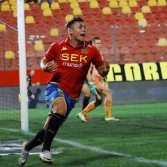 Bastián Yáñez y César Pinares mueven el mercado: este equipo los tiene en la mira