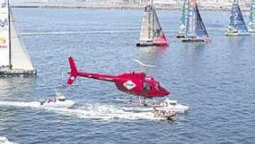 <b>LENTA SALIDA. </b>Los vientos flojos dejaron parados a todos los barcos que tomaron la salida de Ciudad del Cabo.