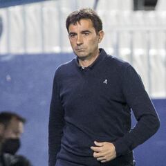 Vallecas deja a Garitano por primera vez en entredicho