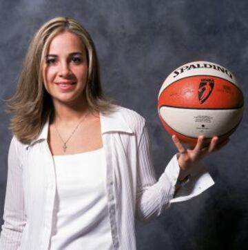 Becky Hammon ha sido un gran reclamo publicitario por su belleza y su juego en la cancha.