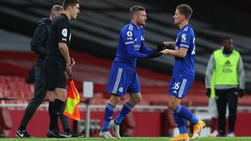 LONDON, ENGLAND - OCTOBER 25: Jamie Vardy of Leicester City is substituted on for Dennis Praet of Leicester City during the Premier League match between Arsenal and Leicester City at Emirates Stadium on October 25, 2020 in London, England. Sporting stadiu
