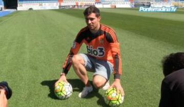 Alberto Domínguez posa con la Ponferradina.