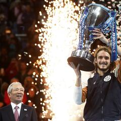 Tsitsipas se hace Maestro a los 21 años al vencer a Thiem