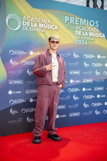 El cantante y compositor de m¨²sica urbana, Almacor .