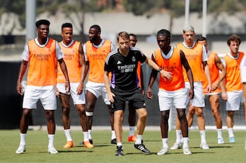 Tchouameni, Camavinga y el preparador deportivo, Francesco Mauri.
 