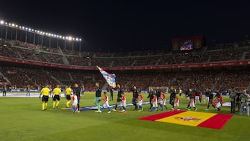 11/09/18  PARTIDO UEFA NATIONS LEAGUE 
 ESTADIO MANUEL MARTINEZ VALERO 
 SELECCION ESPA&Atilde;OLA ESPA&Atilde;A - CROACIA 
 SALIDA AL CAMPO