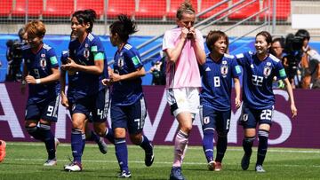 Victoria de Jap¨®n ante una peleona Escocia