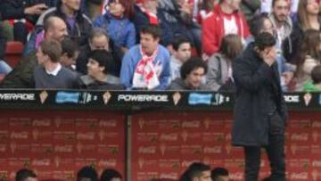 El Sporting castigó a Simeone, conformista en sus cambios