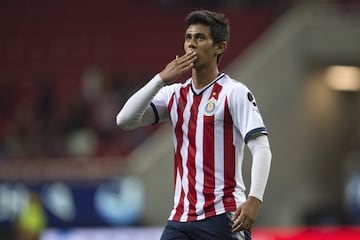 La novela de Macías terminó en donde inició: en Chivas. Con la salida de Pulido y sin un acuerdo con Grupo Pachuca, regresó para ser el hombre gol del equipo.