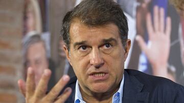 Joan Laporta critica al club desde las redes sociales.
