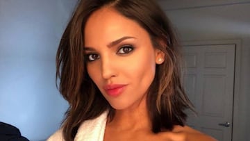 Luego de los rumores de que la guapa actriz mexicana tenía nuevo novio, el basquetbolista, Klay Thompson, se le vio ir al cine con el futbolista, Jermaine Jones